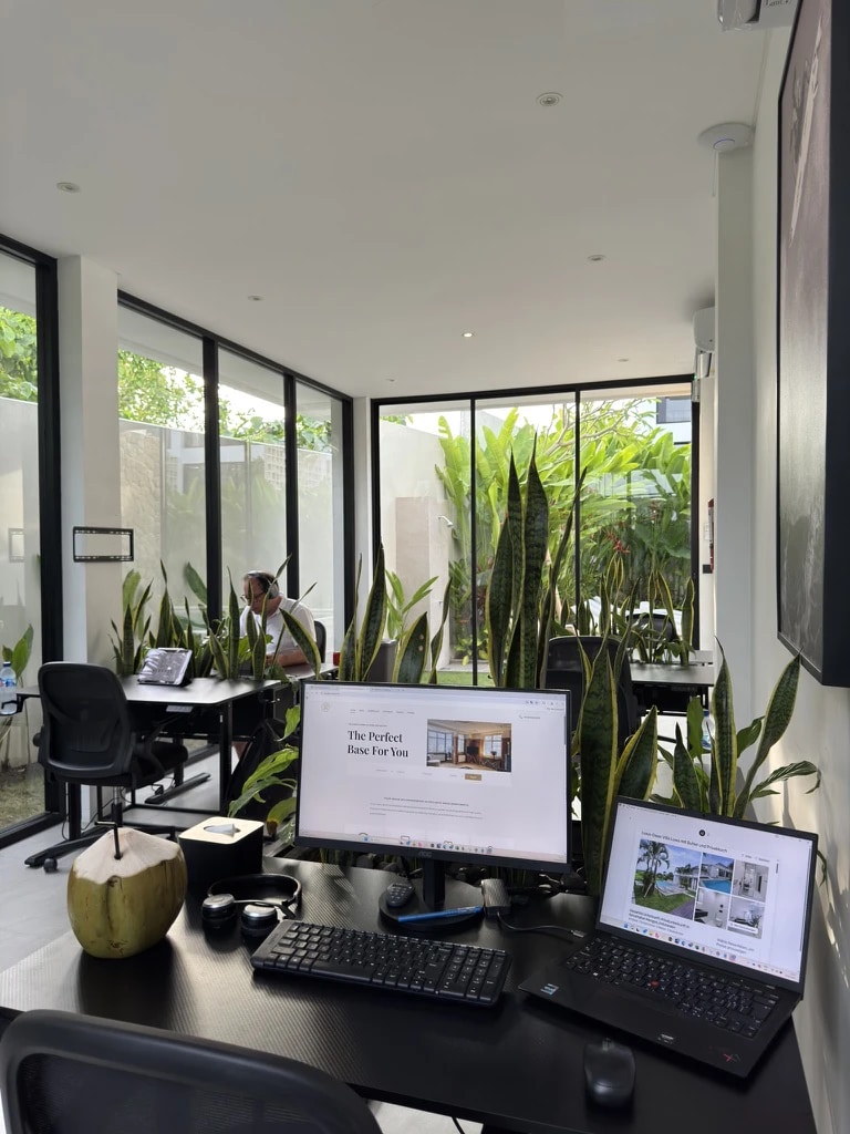The R Apartment Mezzanine, Pererenan