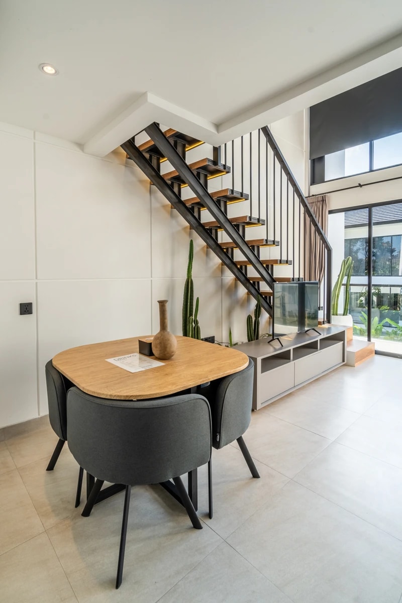 The R Apartment Mezzanine, Pererenan