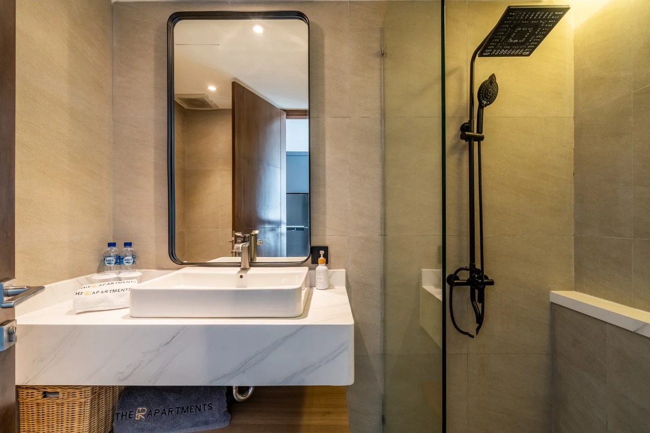 The R Apartment Mezzanine, Pererenan
