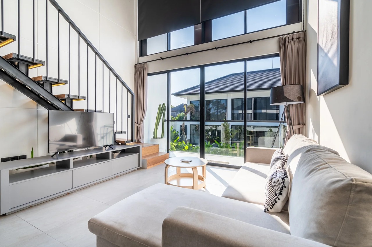 The R Apartment Mezzanine, Pererenan