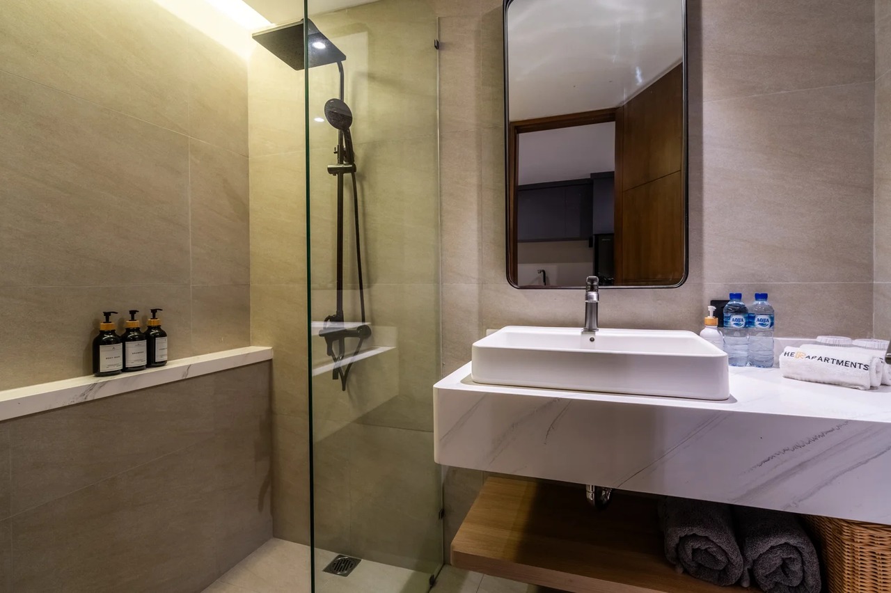 The R Apartment Mezzanine, Pererenan