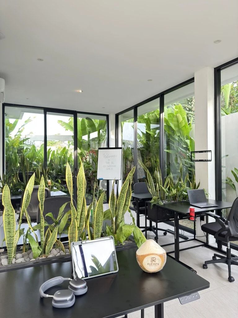 The R Apartment Mezzanine, Pererenan