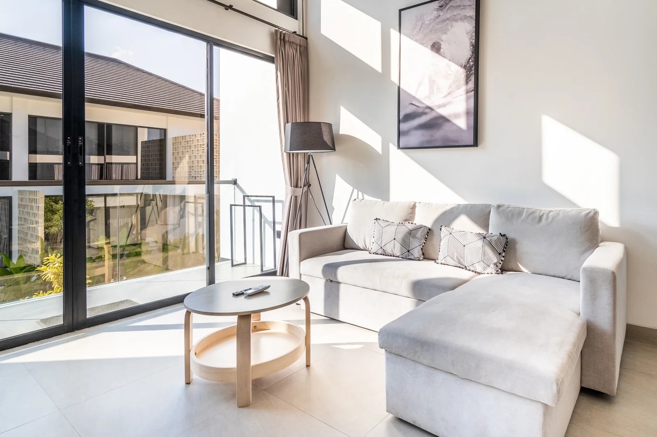 The R Apartment Mezzanine, Pererenan
