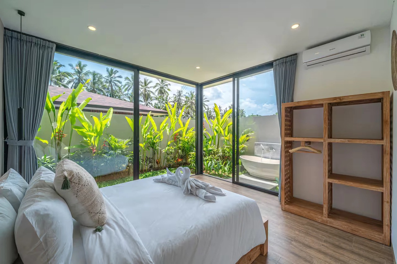 5BR Luxury Fusion Villa w/ Rice Field