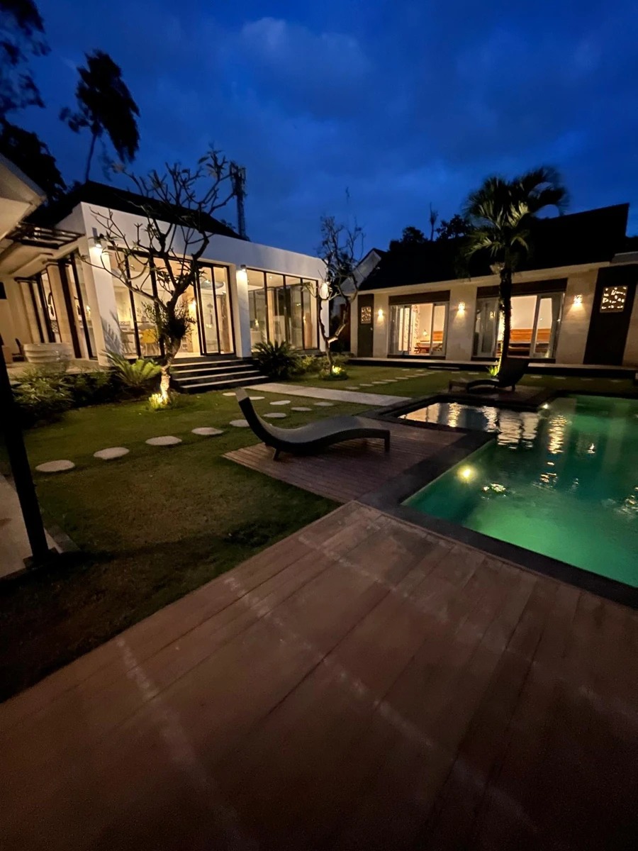 4br villa for Rent in parerenan 