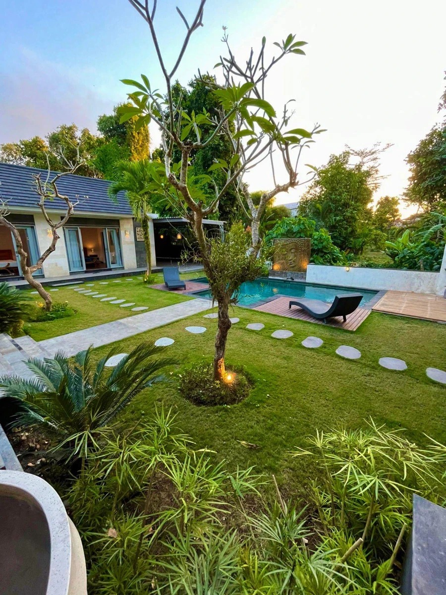 4br villa for Rent in parerenan 