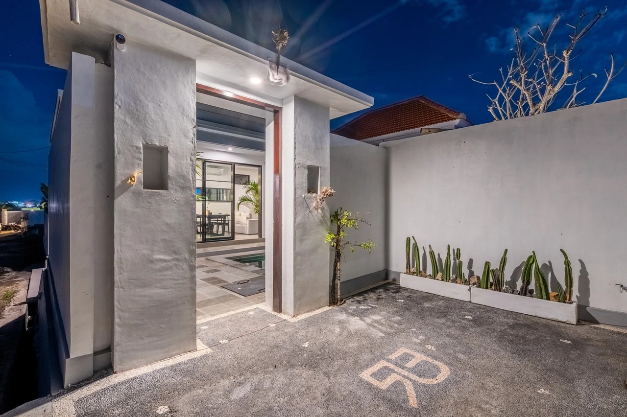 The R Villa Dempo| Tropical 2BR w/Pool