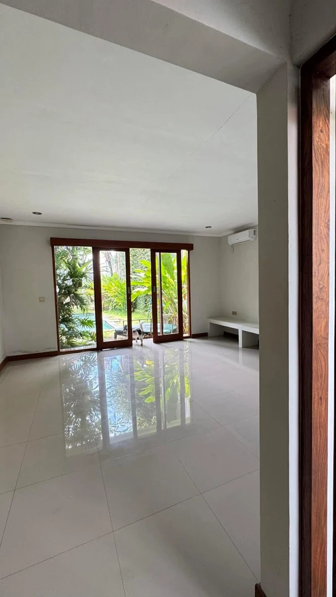 3br villa for Rent in padang linjong
