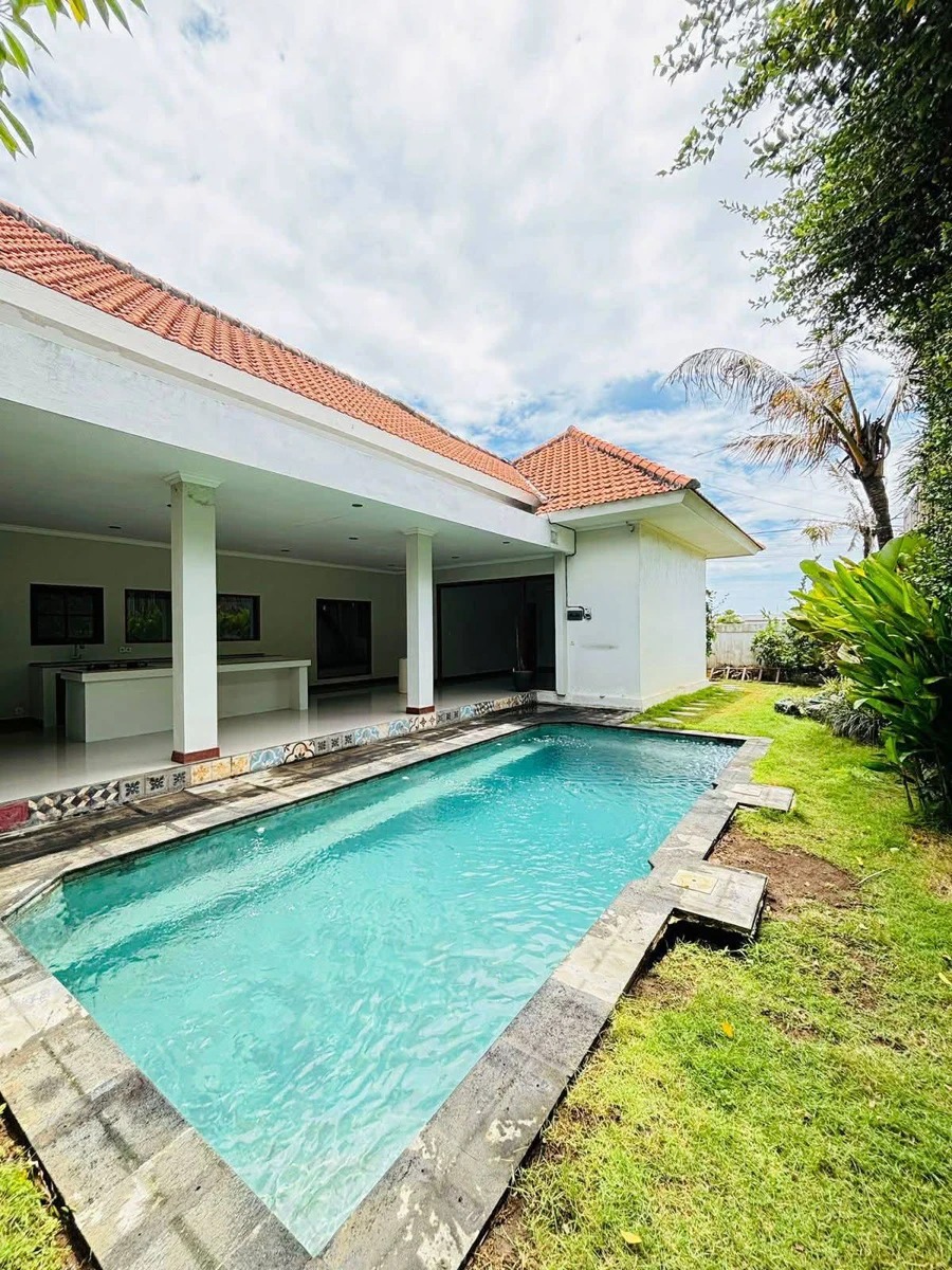3br villa for Rent in padang linjong
