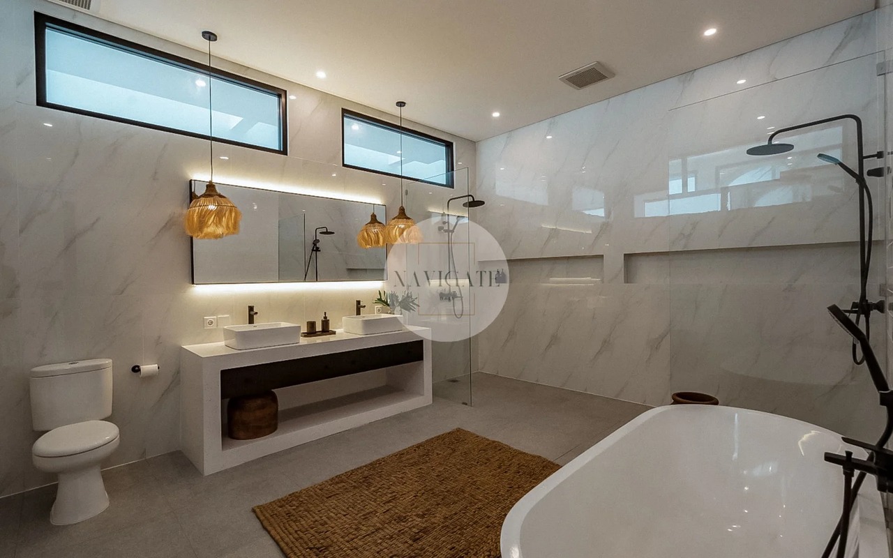 4BR NEWLY BUILD VILLA IN PERERENAN
