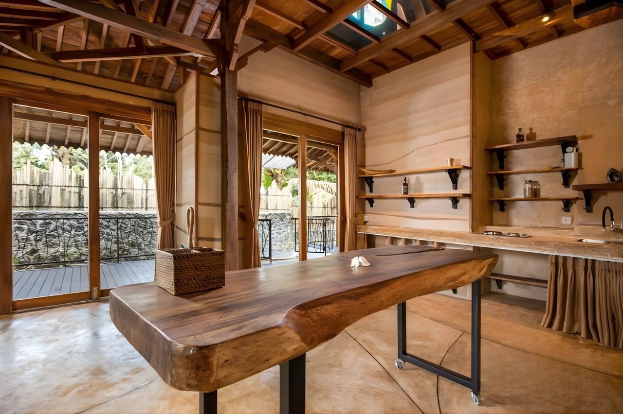 LEASEHOLD 4BR Jungle View Villa