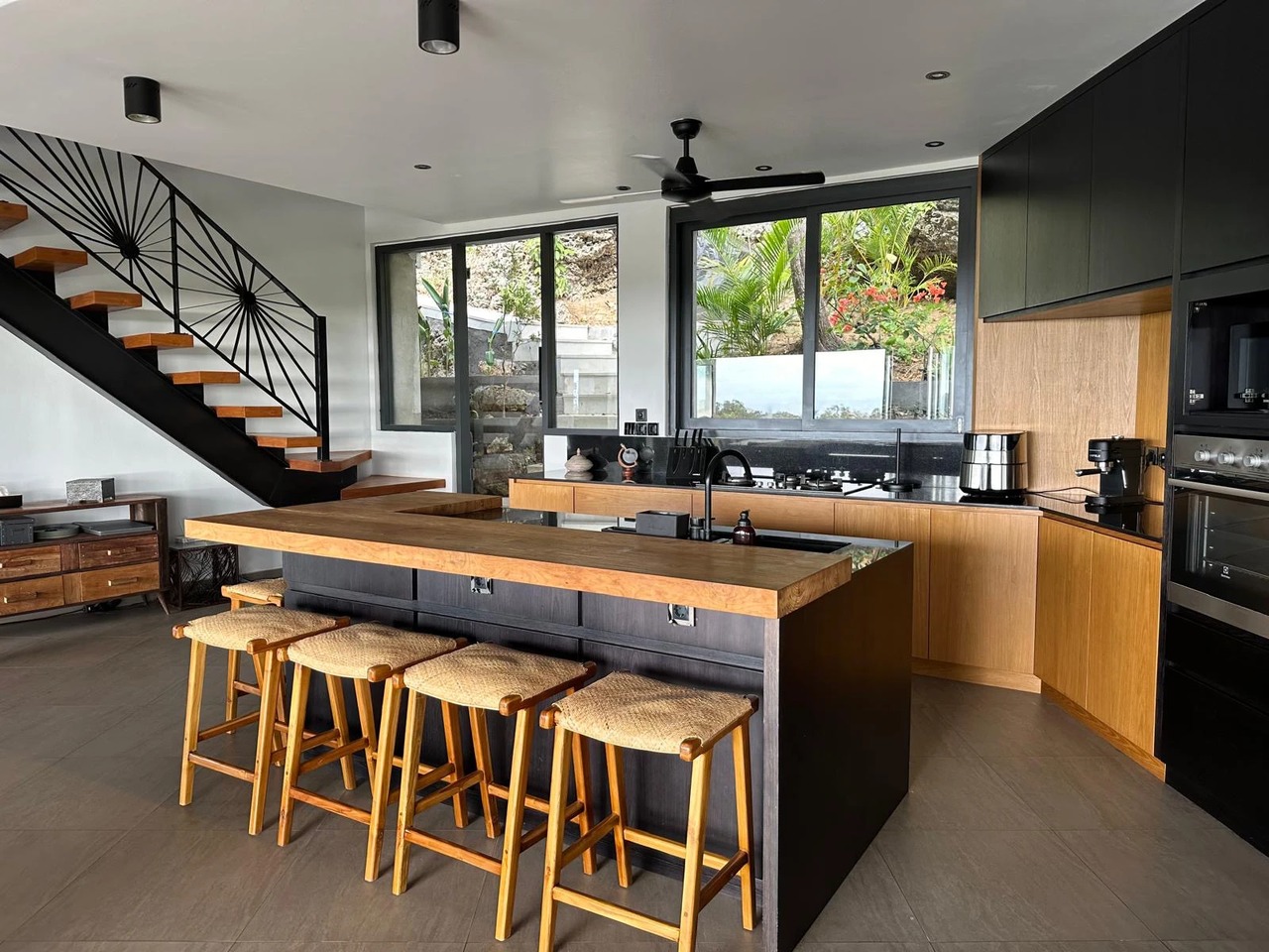 Panoramic 6BR Luxury Villa w/ Rooftop