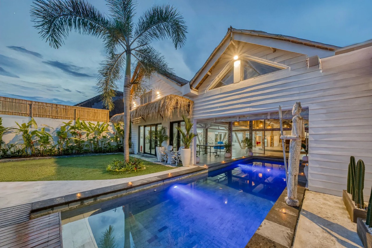 4BD Luxury Azur Cemagi Villa