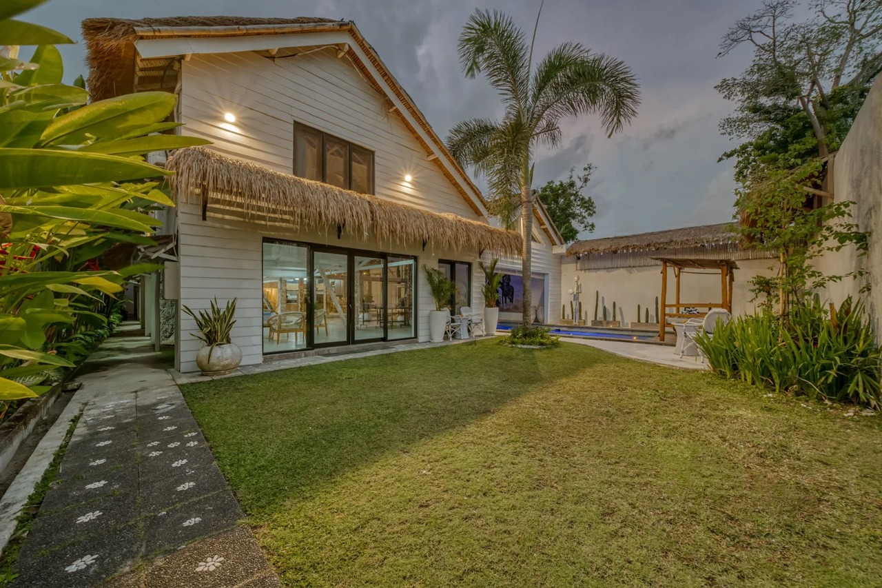 4BD Luxury Azur Cemagi Villa