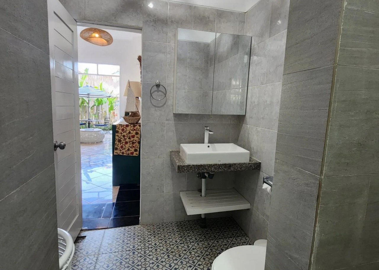 Sunlit 1 Bedroom Villa in Tibubeneng