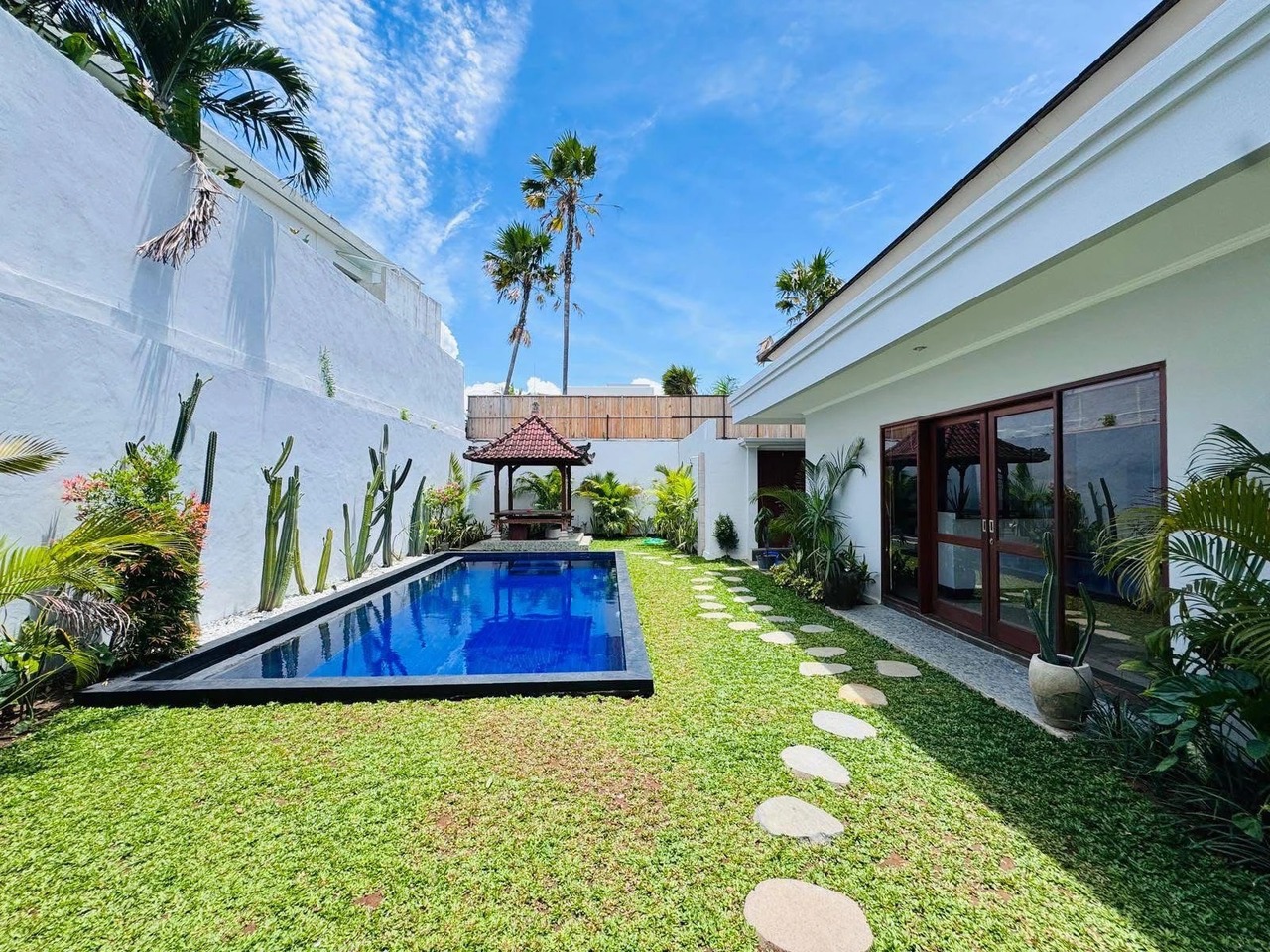 2 BEDROOM VILLA IN CENTRAL BERAWA