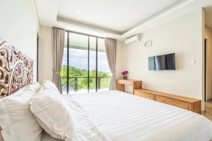 LUXURY VILLA OCEAN VIEW & GARDEN ULUWATU