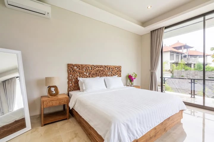 LUXURY VILLA OCEAN VIEW & GARDEN ULUWATU