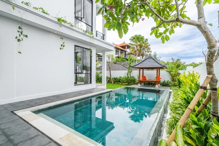 LUXURY VILLA OCEAN VIEW & GARDEN ULUWATU