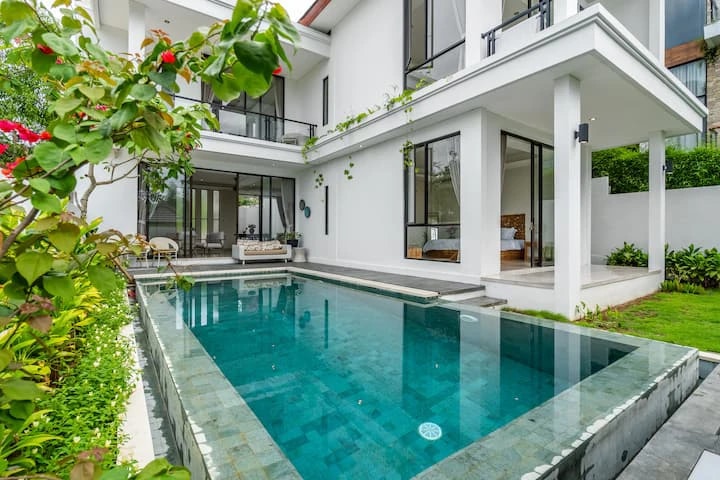 LUXURY VILLA OCEAN VIEW & GARDEN ULUWATU