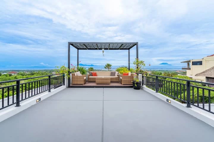 LUXURY VILLA OCEAN VIEW & GARDEN ULUWATU