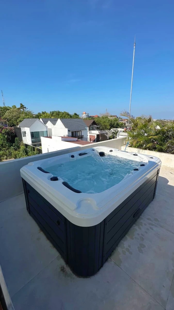 Luxurious 3BR Mediterranean Villa w/ Roo