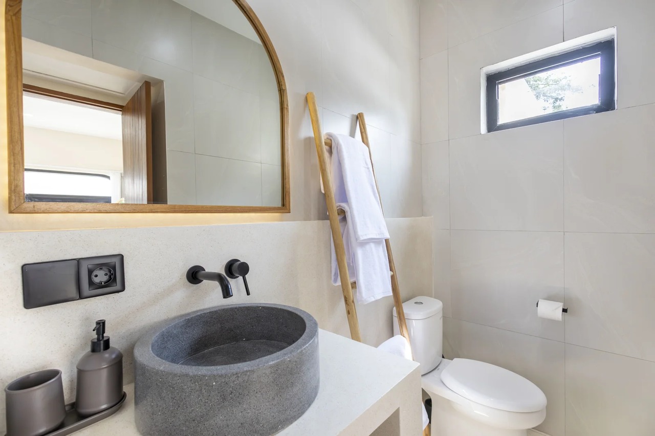 Stylish 1BR Mediterranean Apartment