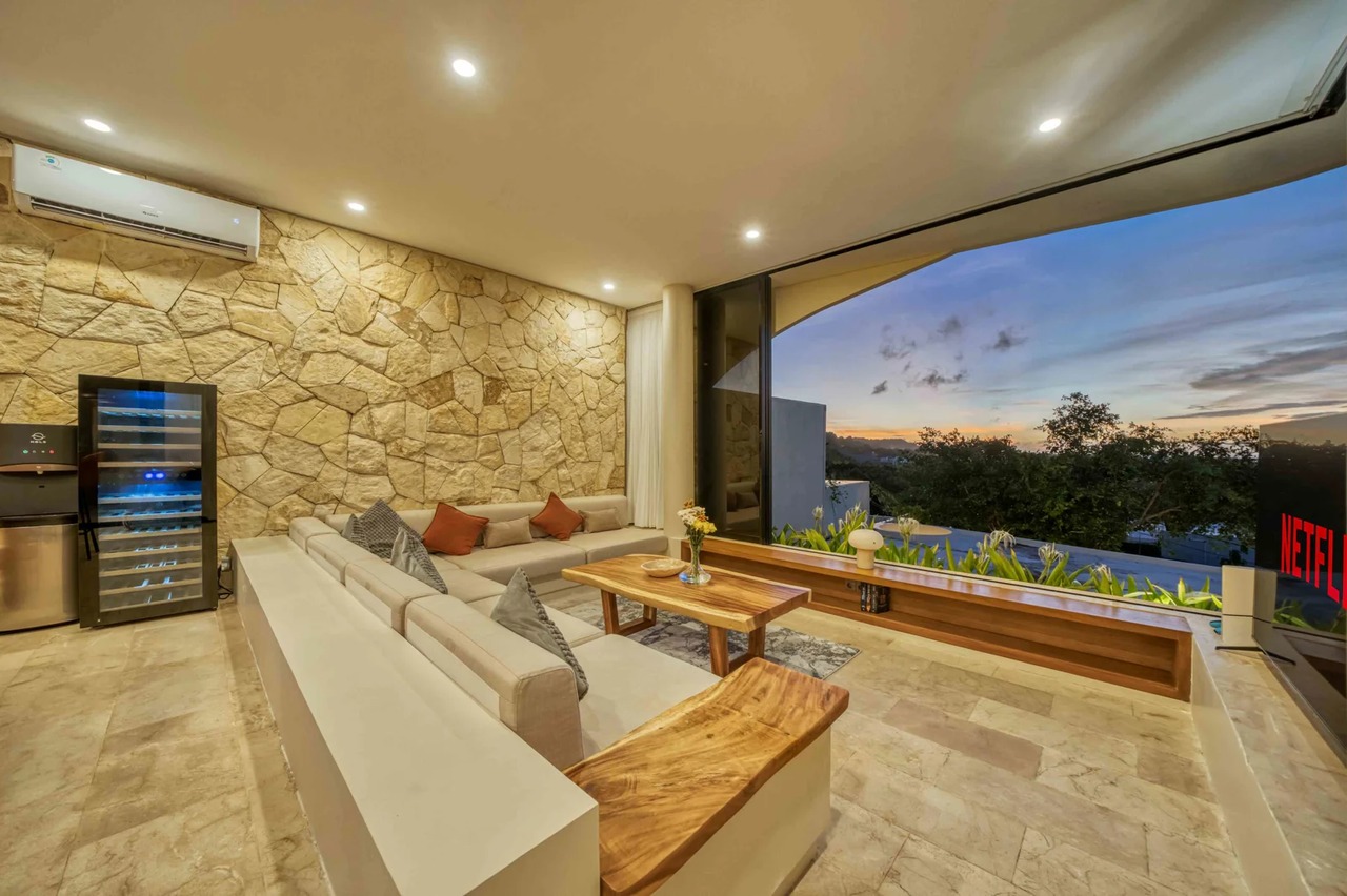 Luxury 3BR Villa w/ Rooftop Patio and Ja