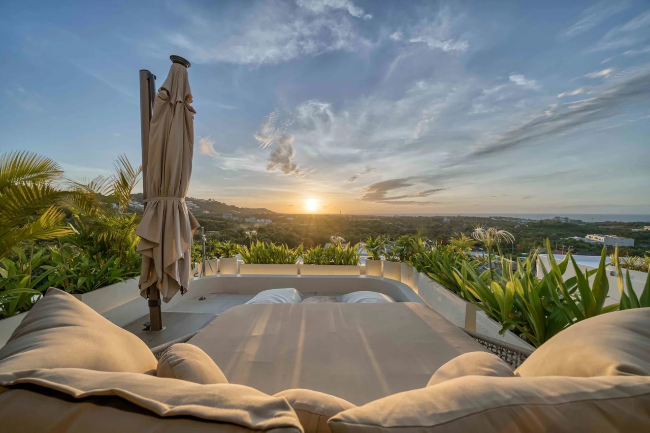 Luxury 3BR Villa w/ Rooftop Patio and Ja