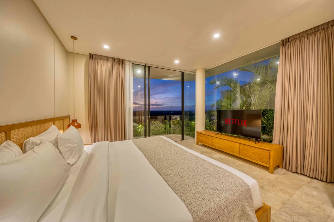 Luxury 3BR Villa w/ Rooftop Patio and Ja