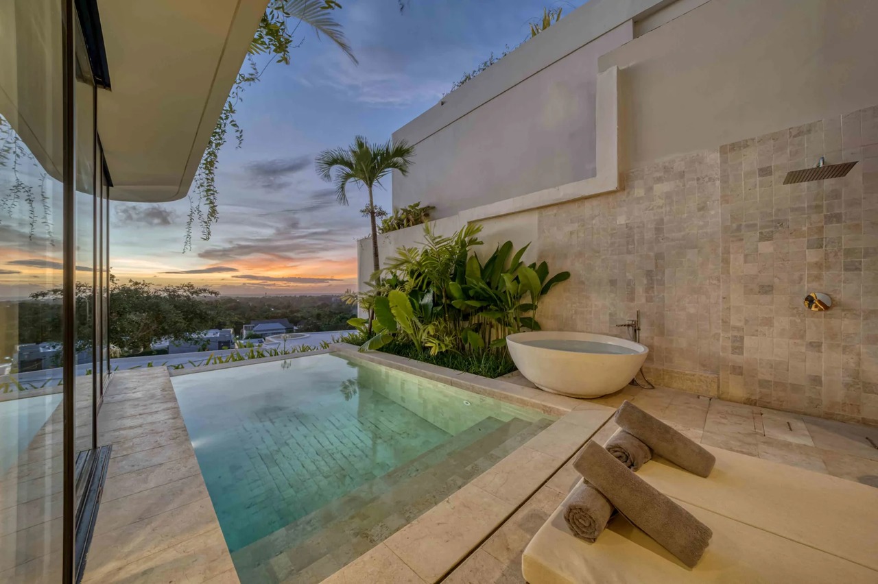 Luxury 3BR Villa w/ Rooftop Patio and Ja