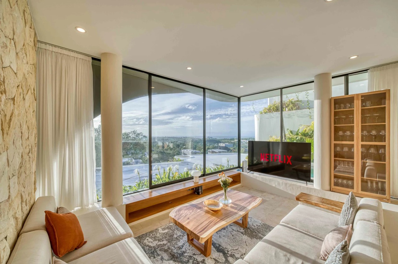 Luxury 3BR Villa w/ Rooftop Patio and Ja