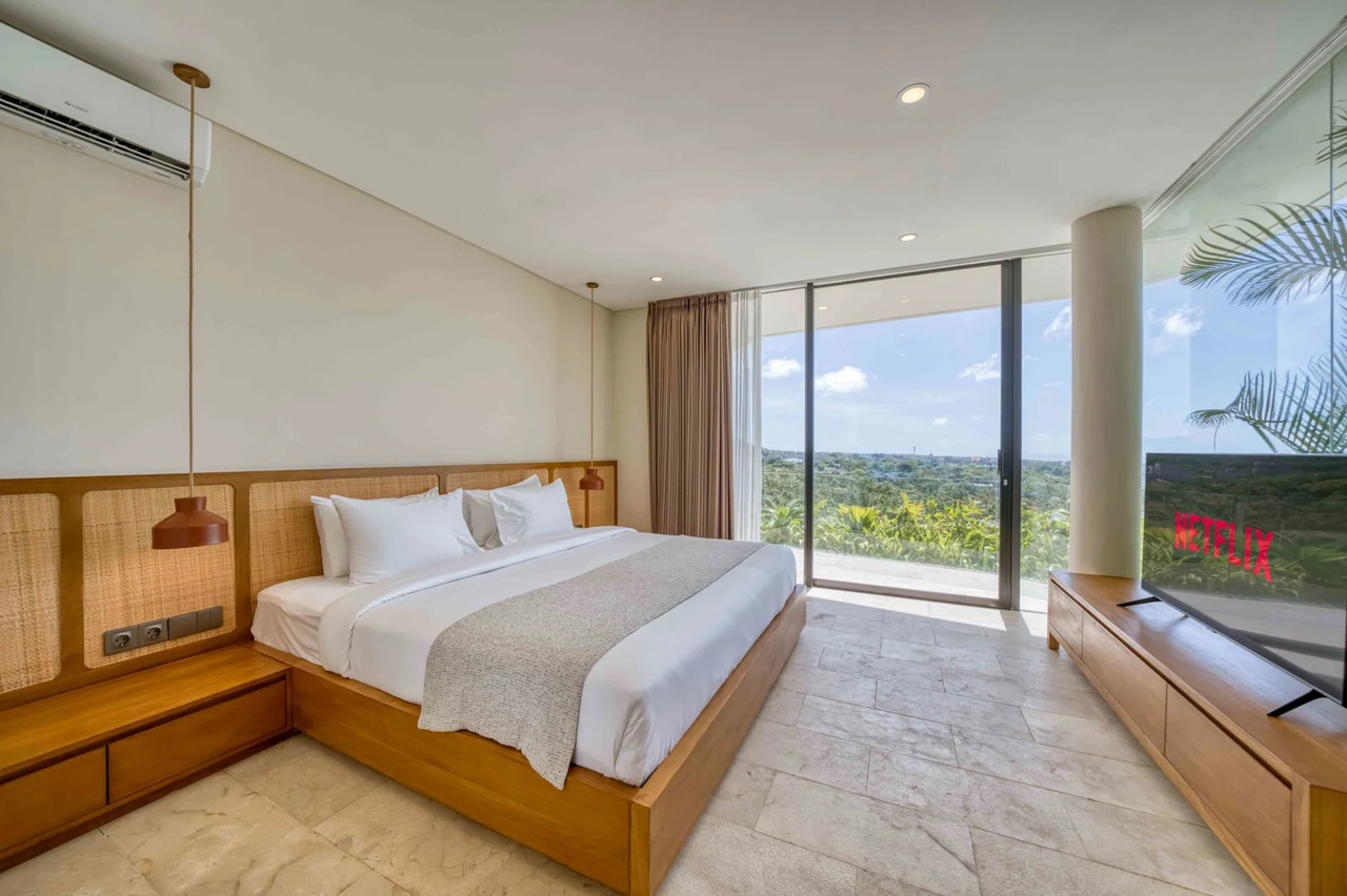 Luxury 3BR Villa w/ Rooftop Patio and Ja