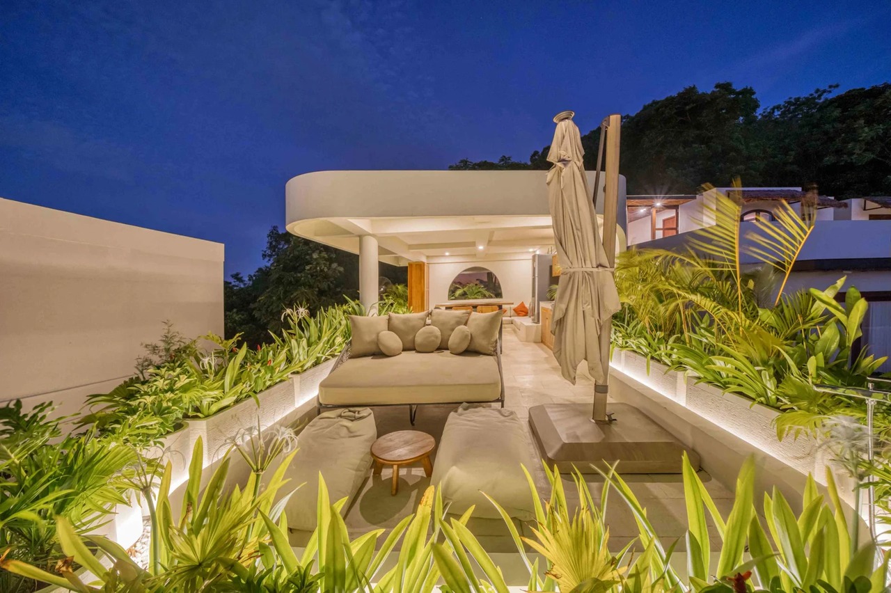 Luxury 3BR Villa w/ Rooftop Patio and Ja