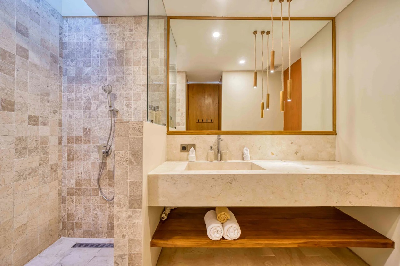 Luxury 3BR Villa w/ Rooftop Patio and Ja