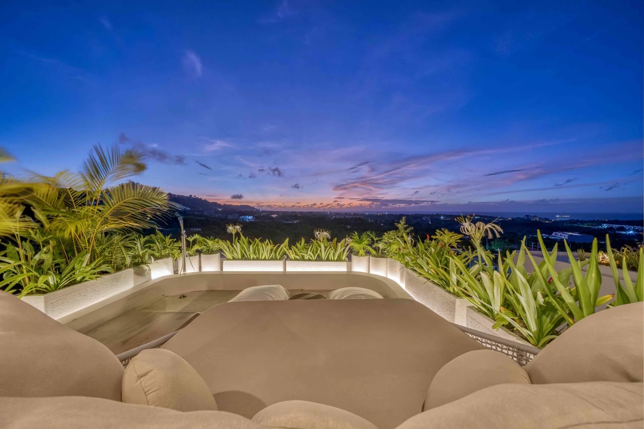 Luxury 3BR Villa w/ Rooftop Patio and Ja