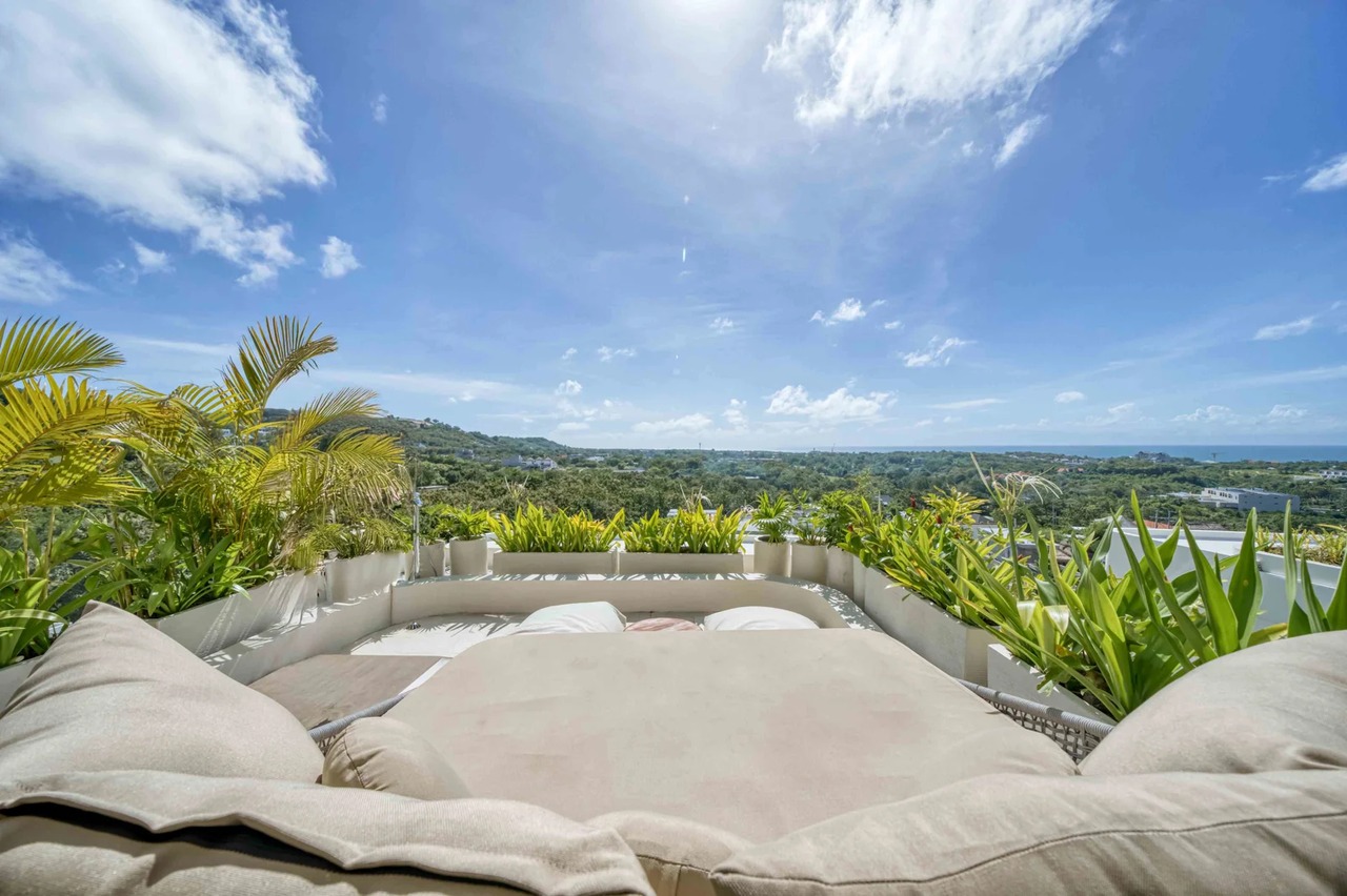 Luxury 3BR Villa w/ Rooftop Patio and Ja