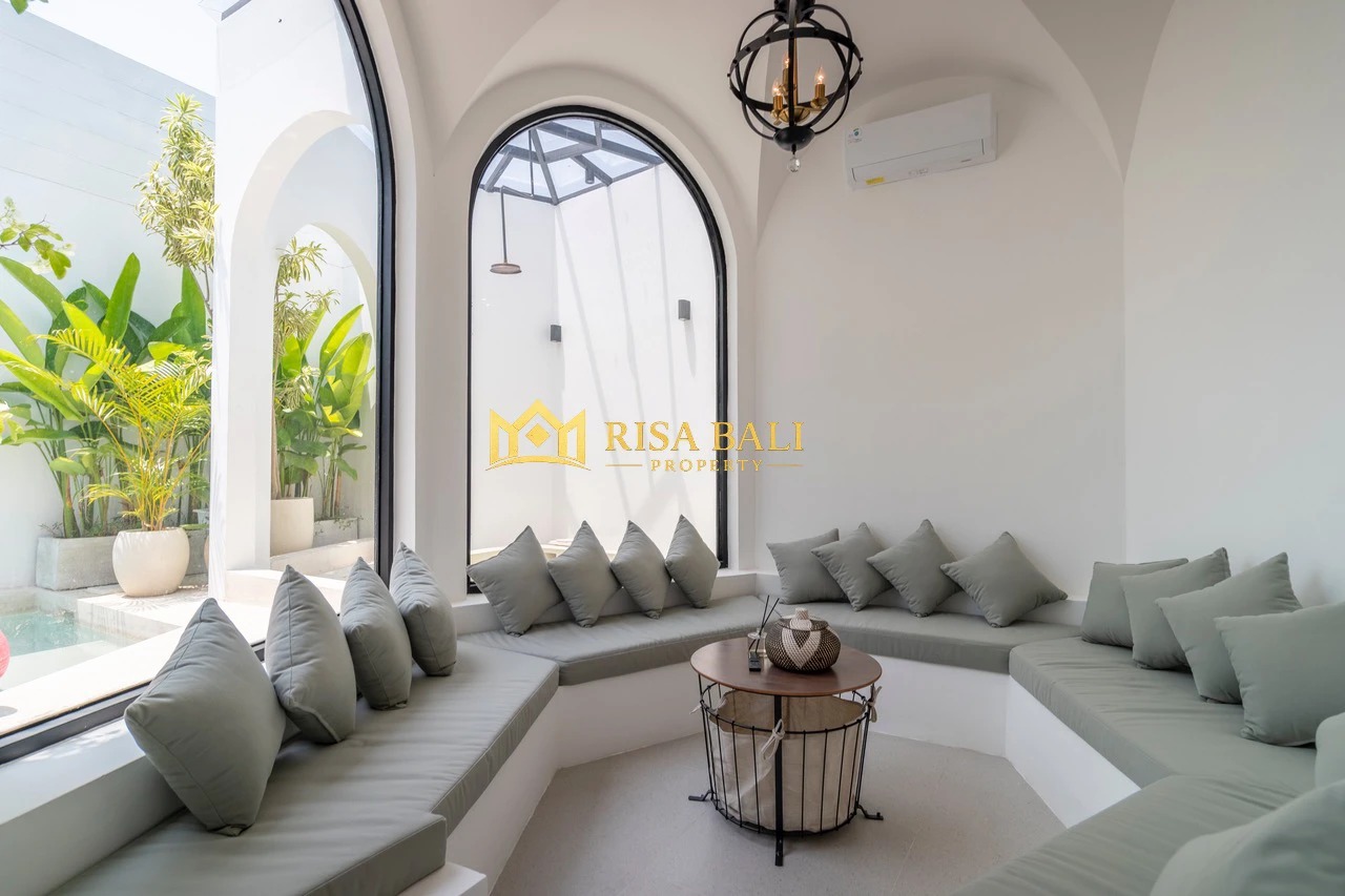 MEDITERRANEAN 3-BEDROOM VILLA