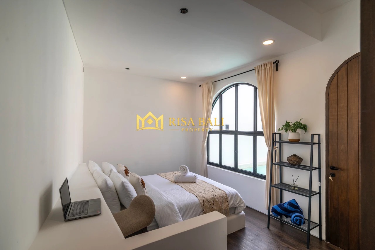MEDITERRANEAN 3-BEDROOM VILLA