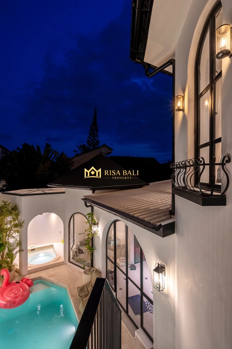 MEDITERRANEAN 3-BEDROOM VILLA