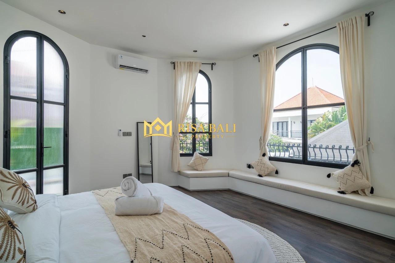 MEDITERRANEAN 3-BEDROOM VILLA