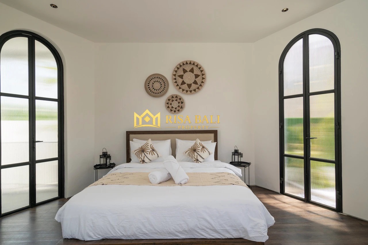 MEDITERRANEAN 3-BEDROOM VILLA