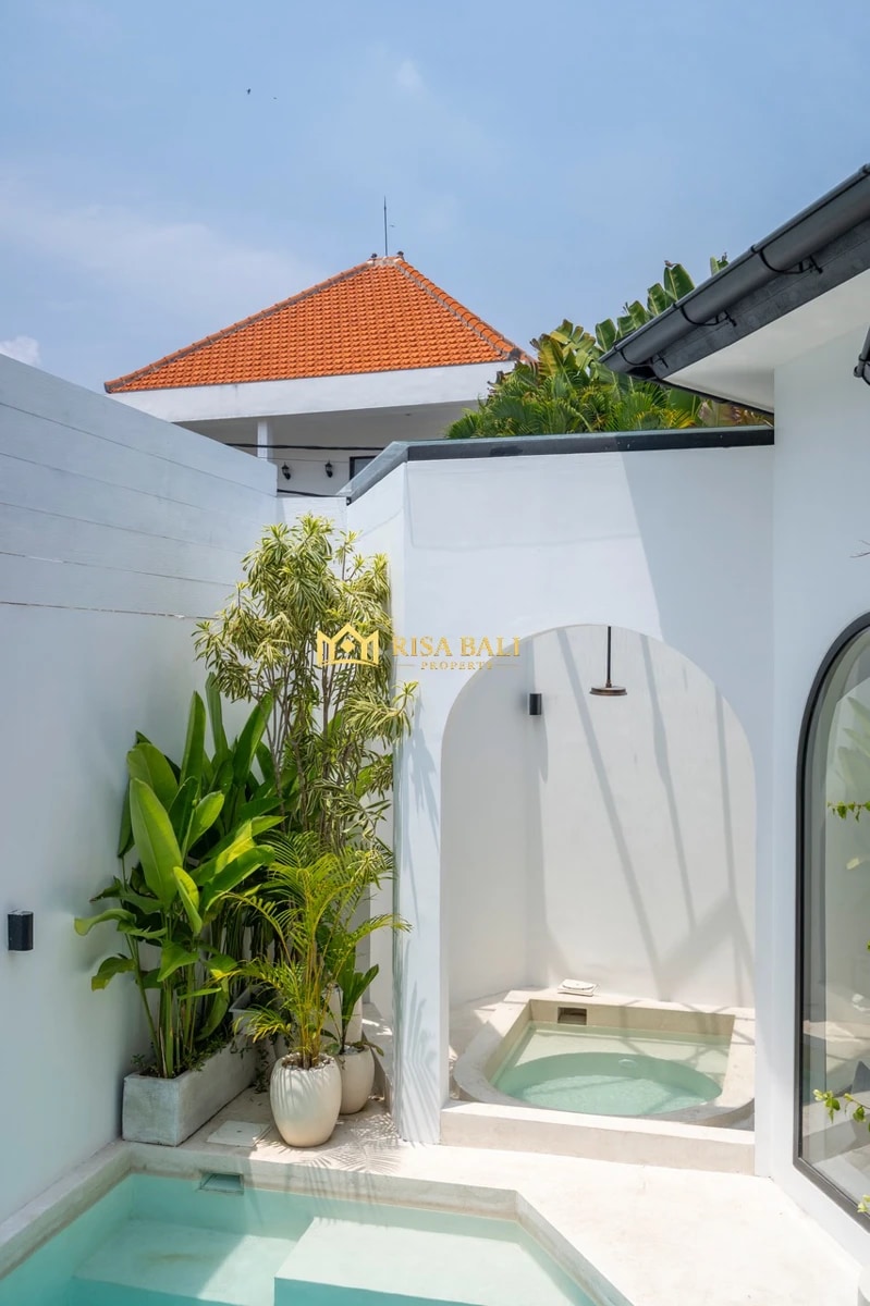 MEDITERRANEAN 3-BEDROOM VILLA