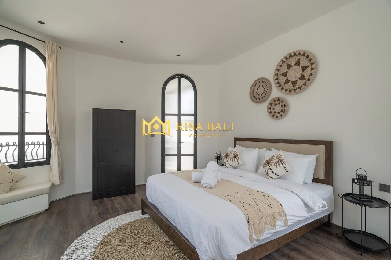 MEDITERRANEAN 3-BEDROOM VILLA