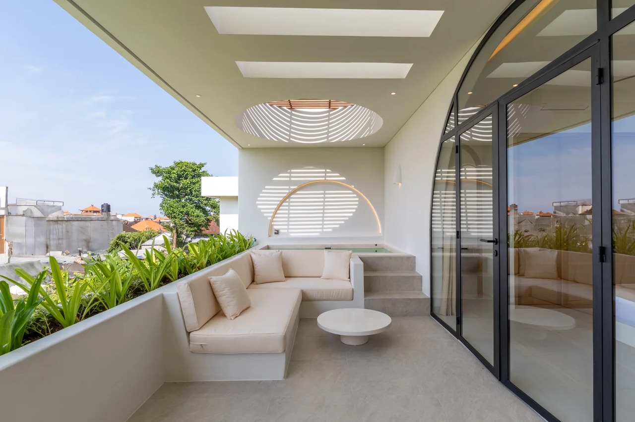 BRAND NEW LUXURY 3-BED VILLA IN SESEH