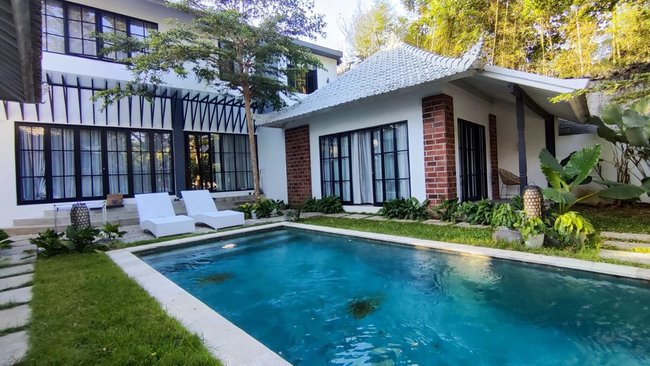 Stunning 2-Storey Villa with Forest View