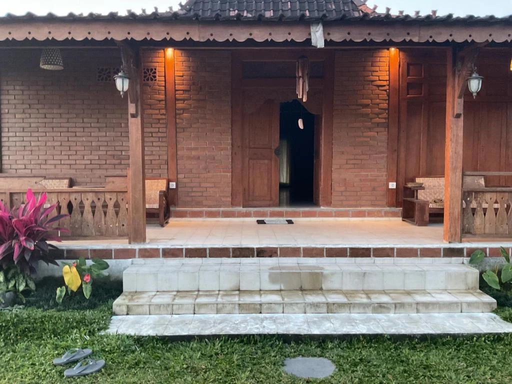 Joglo Wooden Villa for Rent in Tabanan