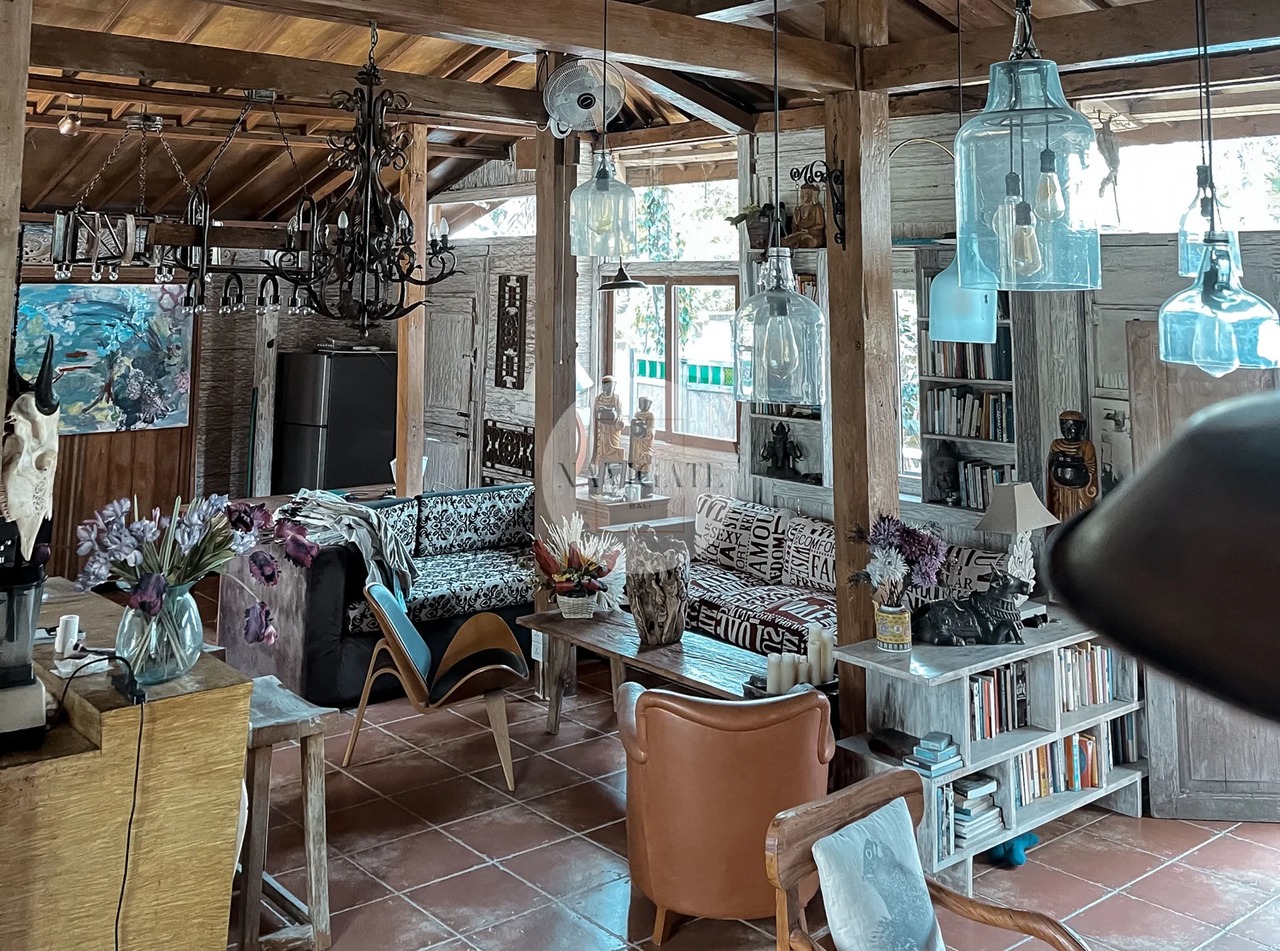 A COMPOUND OF 3 VILLAS IN PEJENG