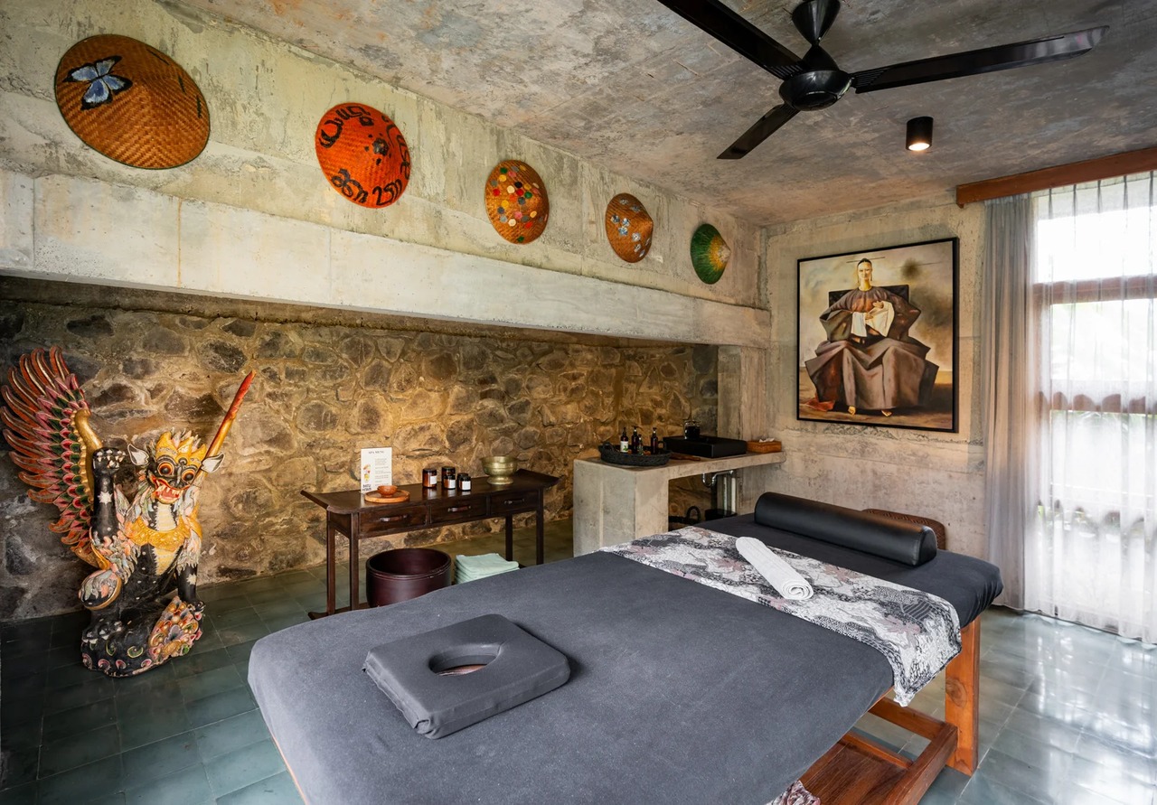 Brutalist Luxury 3BD Villa w/ Pool