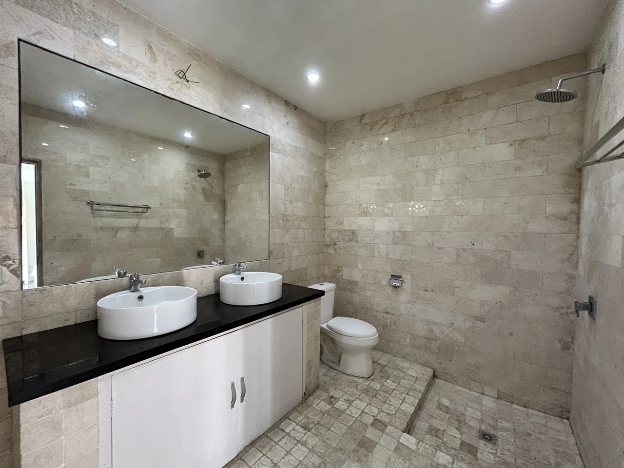  Quiet 4BR Villa w/ Pool & Garden 